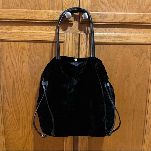 🆕 Victoria’s Secret velvet bag - Picture 2 of 5